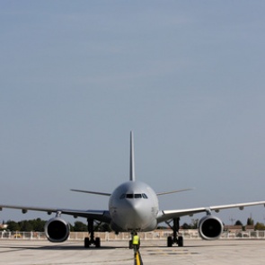 В аэропорту Парижа столкнулись пассажирские самолеты