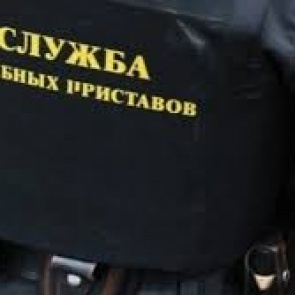 «Ушедшего в тайгу» злостного должника помогла найти дорожка на полу