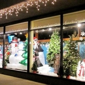 В Ачинске продолжается прием заявок на участие в конкурсе на лучшее новогоднее украшение витрин