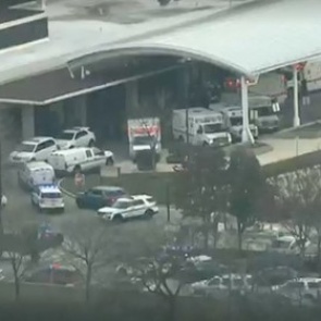 Неизвестный открыл стрельбу у больницы в Чикаго