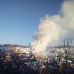 В Ачинске горит жилой одноэтажный дом