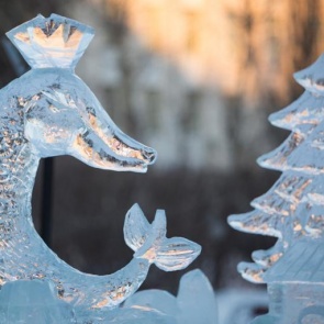 Сотрудники полиции напоминают гражданам, что за порчу ледяного городка предусмотрена ответственность