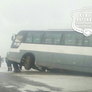 В Красноярском крае автобус съехал в кювет