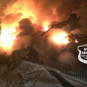 В Ачинске рано утром полностью сгорел частный жилой дом