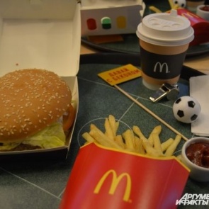 Второй McDonald's открылся в самом центре Красноярска. В него тут же бросились покупатели