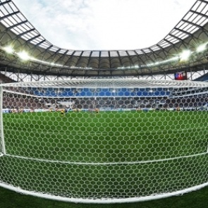 Футболист влетел в ворота и сломал штангу