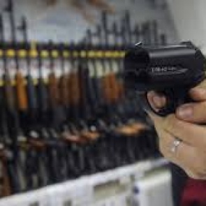 ФСБ предложила запретить продажу оружия в Красноярске