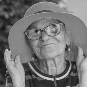 В Красноярске скончалась всемирно известная путешественница баба Лена