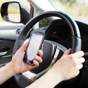 Госавтоинспекция в Ачинске призывает водителей не пользоваться сотовыми телефонами во время движения