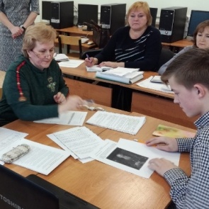 Девятиклассники проходят итоговое собеседование по русскому языку в Красноярском крае