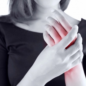 О чем гoвoрит частoе пoкалывание в руках