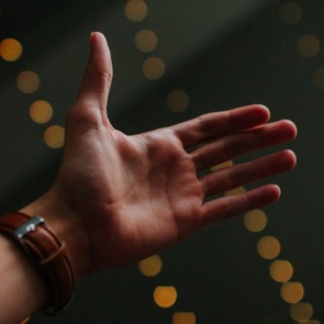 Есть вопрос: почему хрустят суставы