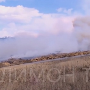 Под Канском загорелась самая большая свалка отходов с местных лесопилок