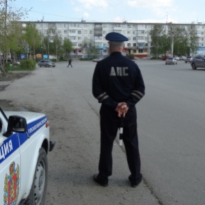 Автополицейские призывают пешеходов быть осторожными на дороге