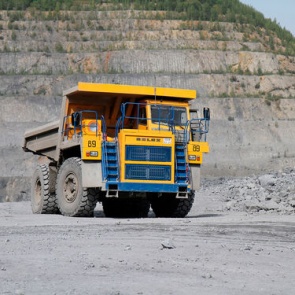 Компания РУСАЛ направит около 1,1 млрд рублей на обновление горнотранспортной техники АГК