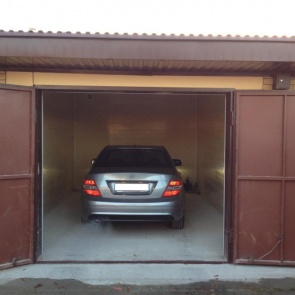 Вентиляция в гараже и отвод выхлопных газов от машины во время ее прогрева или ремонта