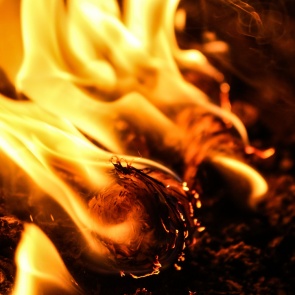 В Красноярском крае в пожаре погибли мужчина и трое маленьких детей