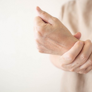 Подагра: почему она возникает, как ее опознать и как лечить болезнь