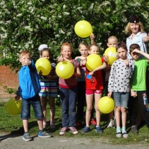 Госавтоинспекторы в Ачинске устроили праздник детства для воспитанников детского дома