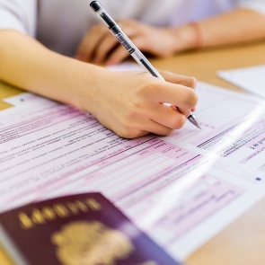 В Красноярском крае обнародовали результаты ЕГЭ по трем предметам. Рекордное количество 100-балльников насчитали на экзамене по литературе