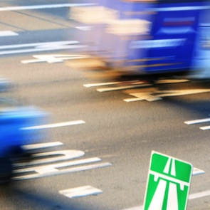 На российских дорогах разрешат разгоняться