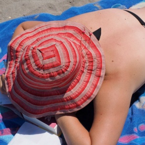 Чем лечить солнечный ожог: народные средства 