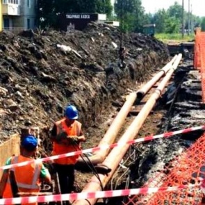 Подготовка к новому отопительному сезону: в Ачинске начался ремонт теплосетей и водопроводов на 15 участках