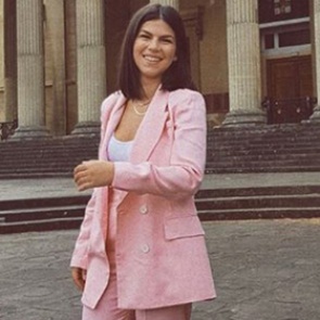 Девушка попыталась свести счеты с жизнью из-за попавших в сеть интимных фото