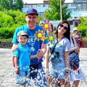 Праздничная программа и вручение медалей: День семьи любви и верности в Ачинске