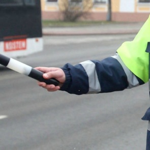 Пьяный ачинец возил друга по городу, пока тот расстреливал чужие авто