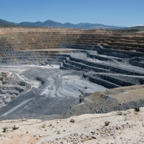 Дорожающий металл утянул производителя серебра на дно