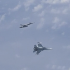 В НАТО объяснили сближение истребителя с самолетом Шойгу