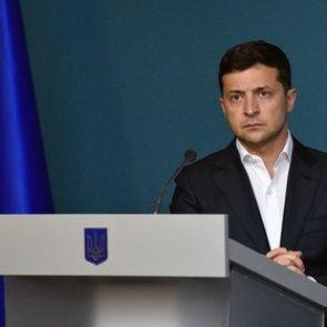 Зеленский упростил выдачу гражданства Украины для россиян