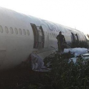 Пассажир экстренно севшего в поле самолета рассказал о происходящем на борту