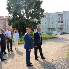 Глава Ачинска Илай Ахметов поручил разработать городскую дорожную карту «Безопасные подходы к школам»