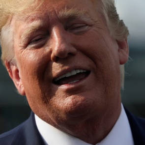 Трамп пообещал воздержаться от строительства золотого небоскреба в Гренландии