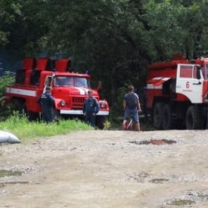 При пожаре на теплоходе с сотнями пассажиров в Петербурге погиб человек