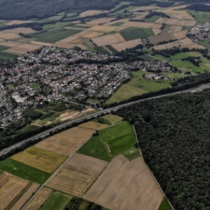 Восьмилетний мальчик угнал машину и разогнался до 140 километров в час