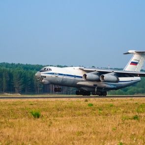 Из Красноярска улетели военные самолеты и вертолеты