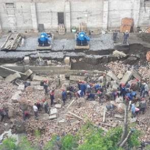 В Новосибирске обрушилась стена строящегося здания