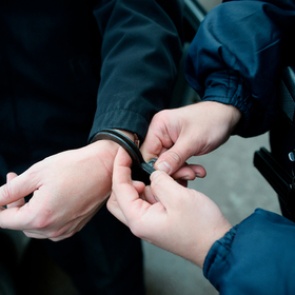 Заподозренных в надругательстве над волейболисткой полицейских арестовали