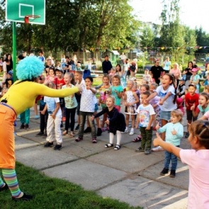 В Красноярске заведующая ЗАГСом за взятку выдала документы на несуществующих детей