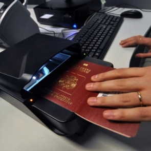 Красноярка случайно узнала о переводе своих денег в другой пенсионный фонд. Мошенники подделали ее подпись и заверили у нотариуса