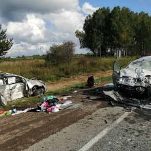 На трассе в Красноярском крае иномарка вылетела на встречку и устроила ДТП с 6 пострадавшими