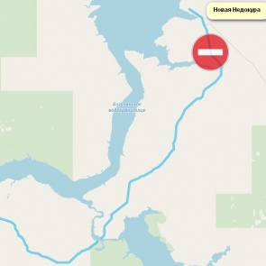 В Красноярском крае перегруженная фура проломила мост. Движение по дороге пришлось закрыть