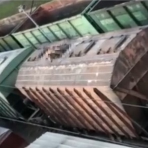 В Ачинске подросток получил удар током при игре на железнодорожных вагонах. Следователи поделились кровью