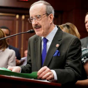 Трампа призвали ввести новые санкции против России из-за протестов в Москве