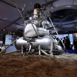 Индия впервые отправила корабль на Луну и потеряла его