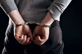 В Зеленой роще бездомный надругался над 9-летней девочкой в подъезде. Насильника поймал отец ребенка