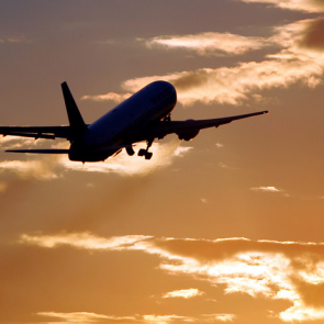 В Красноярске из-за отказа двигателя сел самолёт